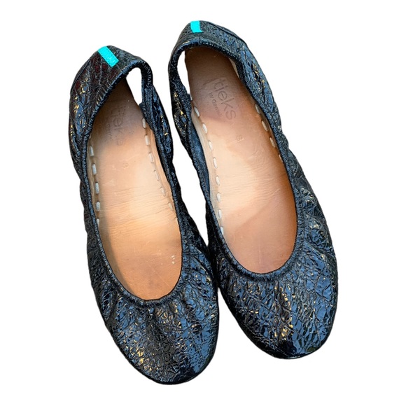 Tieks Shoes - Tieks black marble crinkle flats size 8